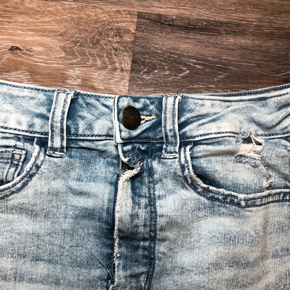 American Eagle Outfitters Light Blue Denim Distressed Mini Skirt Size 2 Women’s - Picture 2 of 6